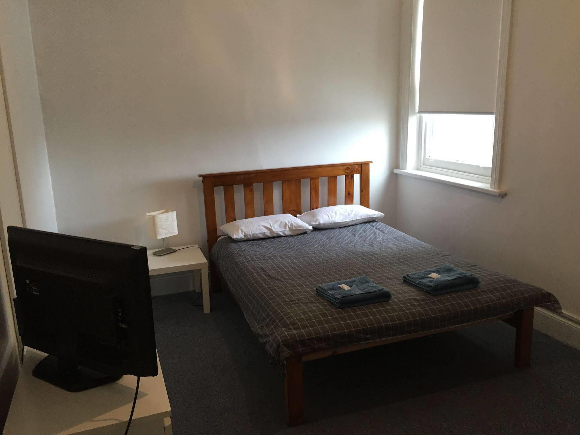 Crown Inn Hotel Kingston Se Ngoại thất bức ảnh
