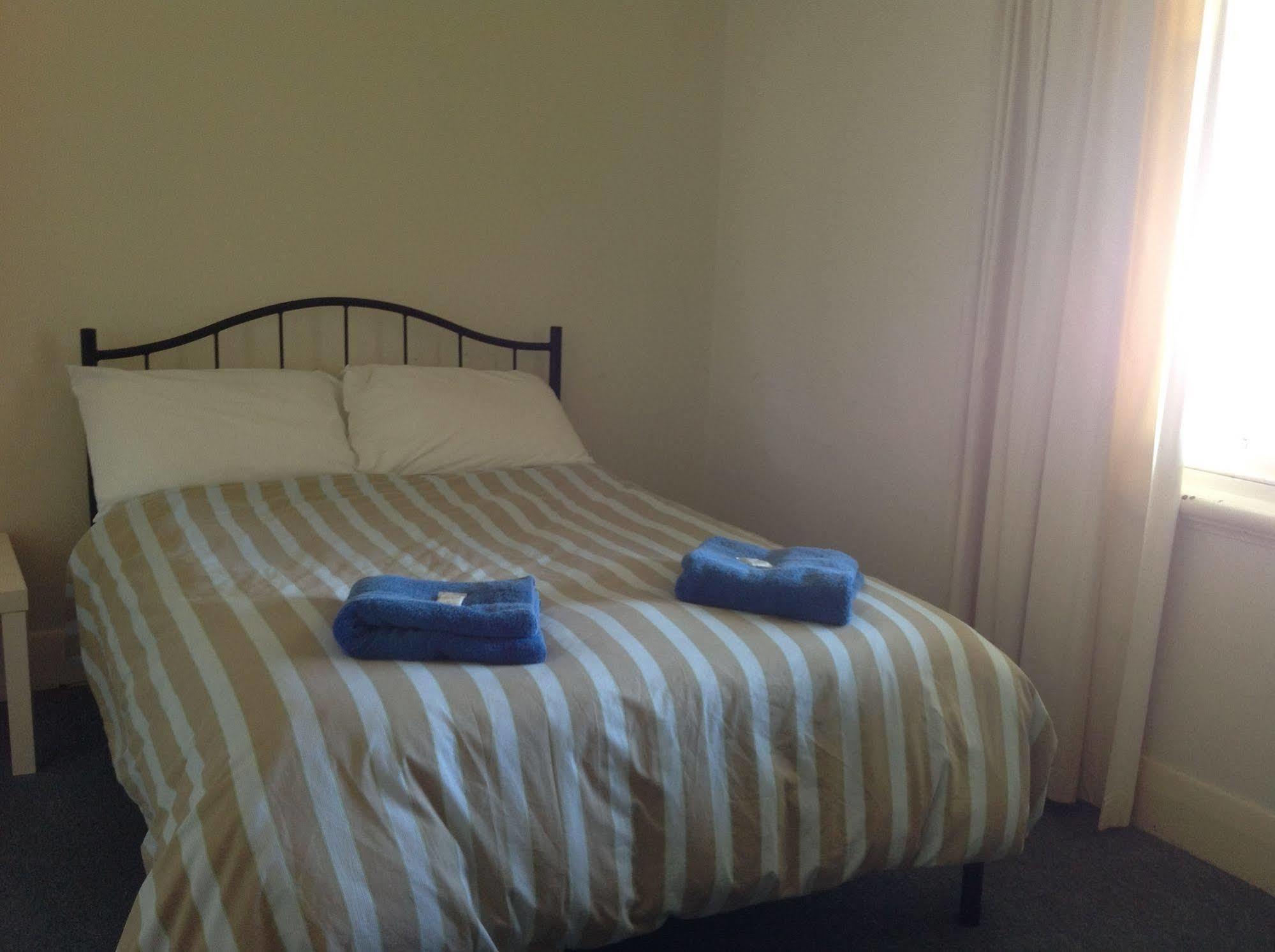 Crown Inn Hotel Kingston Se Ngoại thất bức ảnh